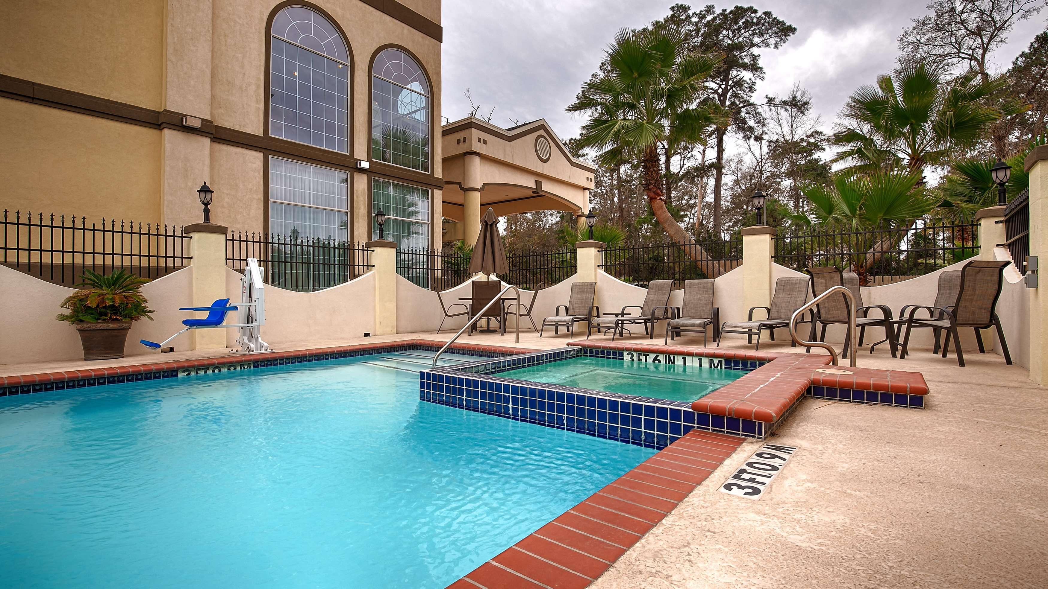 Best Western Plus New Caney Inn & Suites Exterior photo