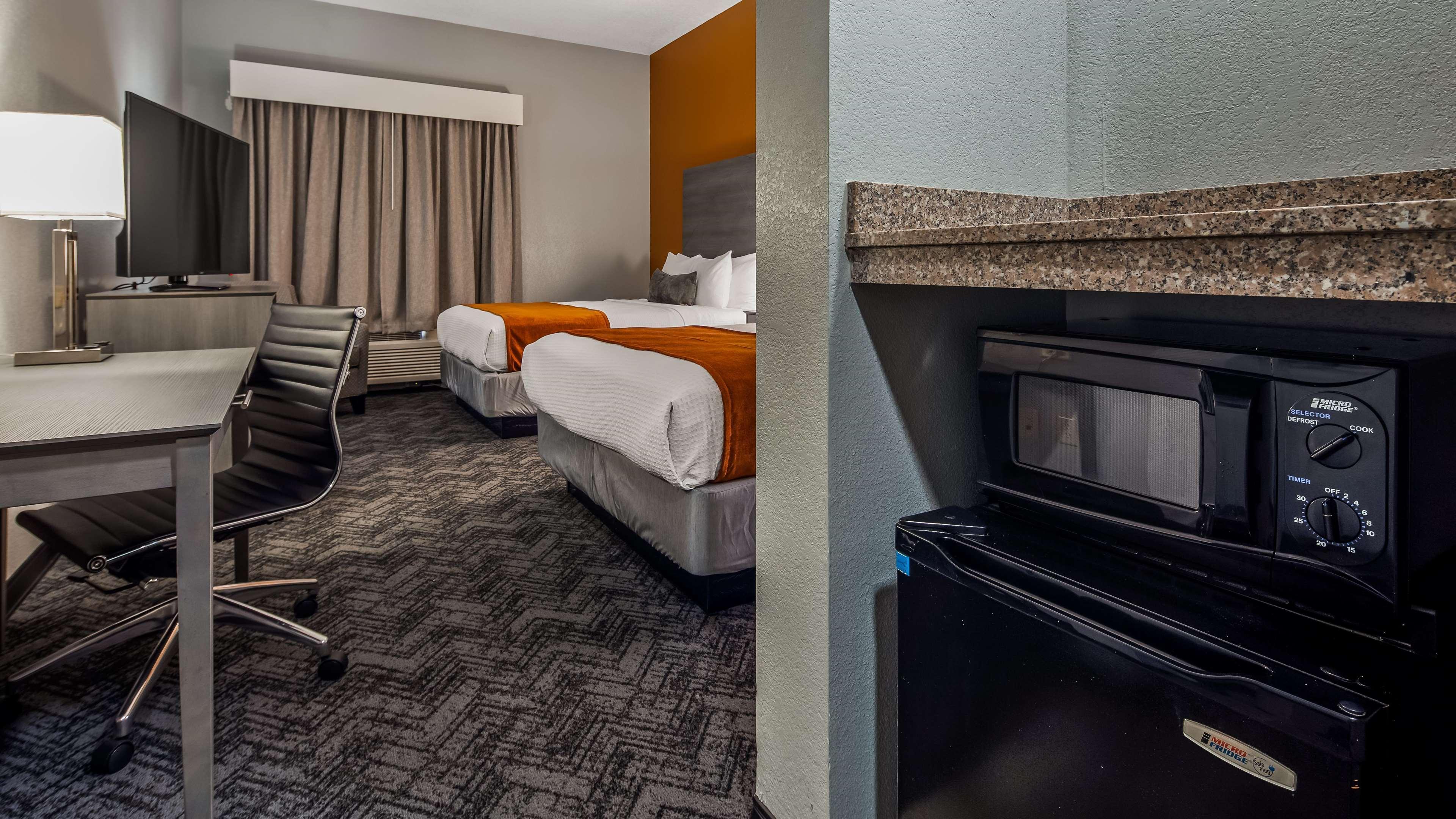 Best Western Plus New Caney Inn & Suites Exterior photo