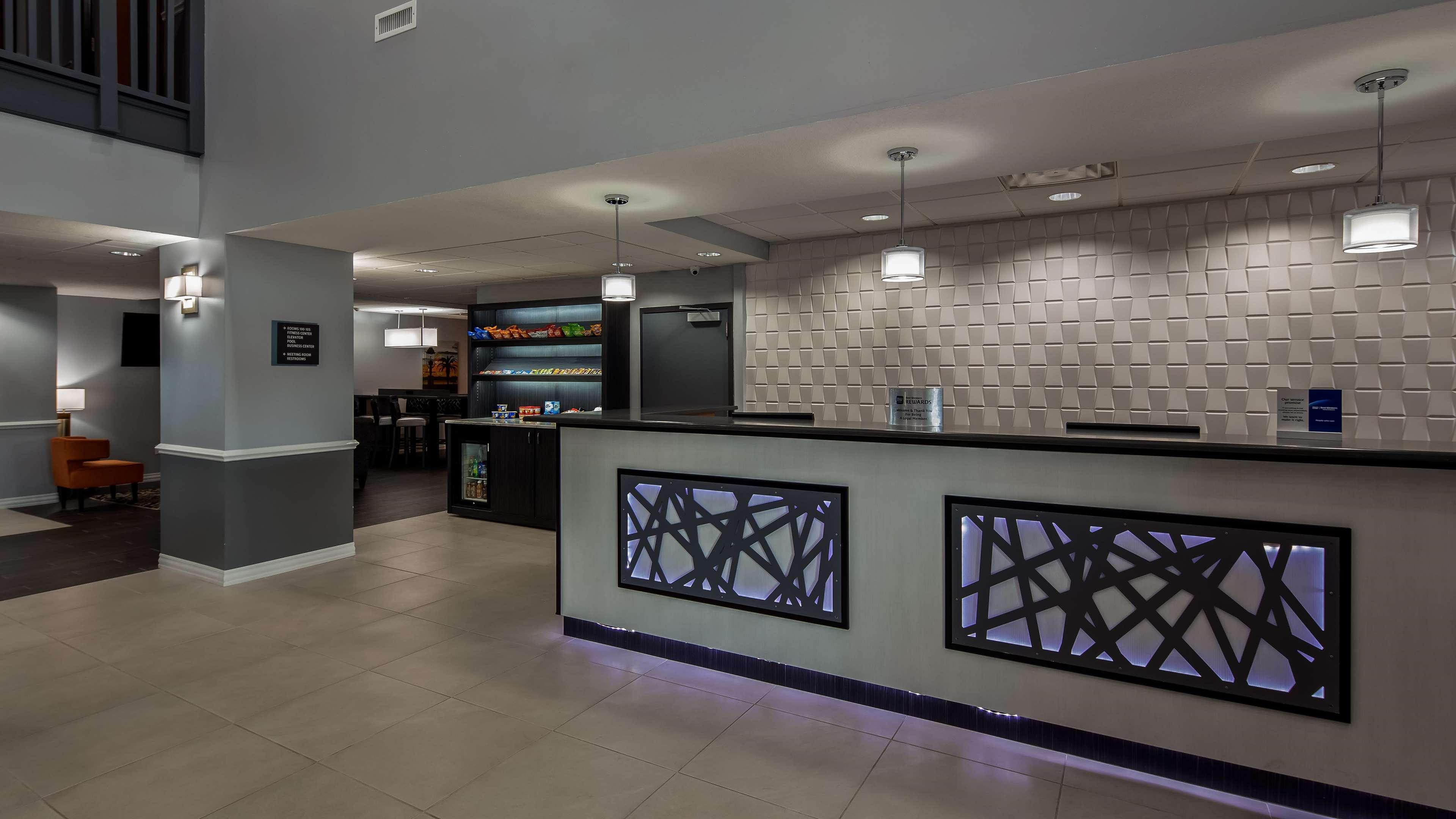 Best Western Plus New Caney Inn & Suites Exterior photo